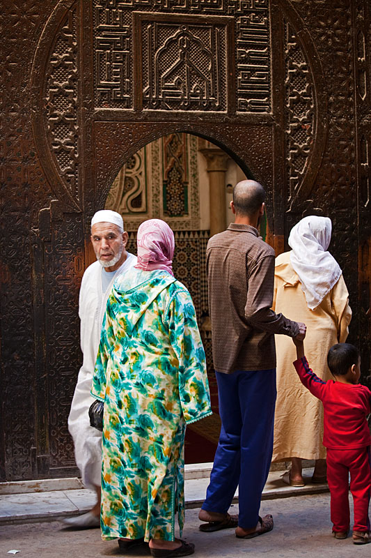  Connection before the Entrance of the Zaouia Moulay Idriss II, containing the tomb of the second Idrissid ruler (founder of Fez) is the most venerated shrine in Morocco